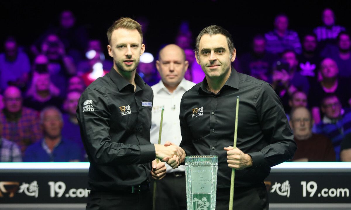 他在去年与 他在去年与